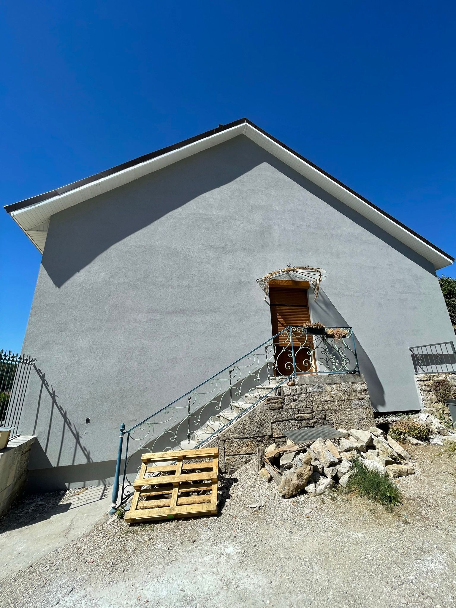 optimisez l'efficacité énergétique de votre maison grâce à l'isolation extérieure. découvrez nos solutions innovantes pour améliorer le confort thermique et réduire vos factures d'énergie.