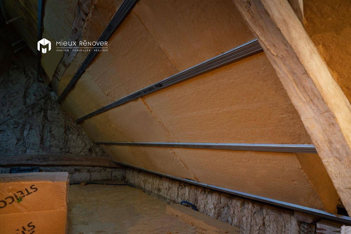 découvrez les avantages de l'isolation de toiture en bois : performance énergétique, durabilité et confort thermique. optez pour des matériaux écologiques et améliorez l'efficacité énergétique de votre maison avec une solution innovante et respectueuse de l'environnement.