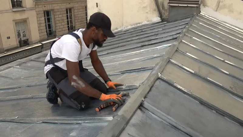 découvrez l'importance de l'isolation de votre toit en zinc pour améliorer l'efficacité énergétique de votre maison. informez-vous sur les techniques et matériaux d'isolation adaptés pour garantir confort et performance thermique.