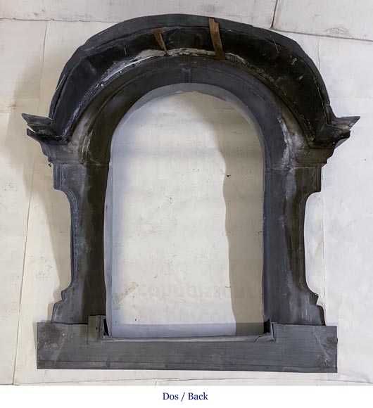 découvrez l'élégance et le charme des lucarnes anciennes, ces éléments architecturaux qui apportent lumière et caractère à votre maison. explorez les différents styles et matériaux, et apprenez comment rénover ou installer une lucarne pour conserver l'authenticité et l'esthétique de votre demeure.