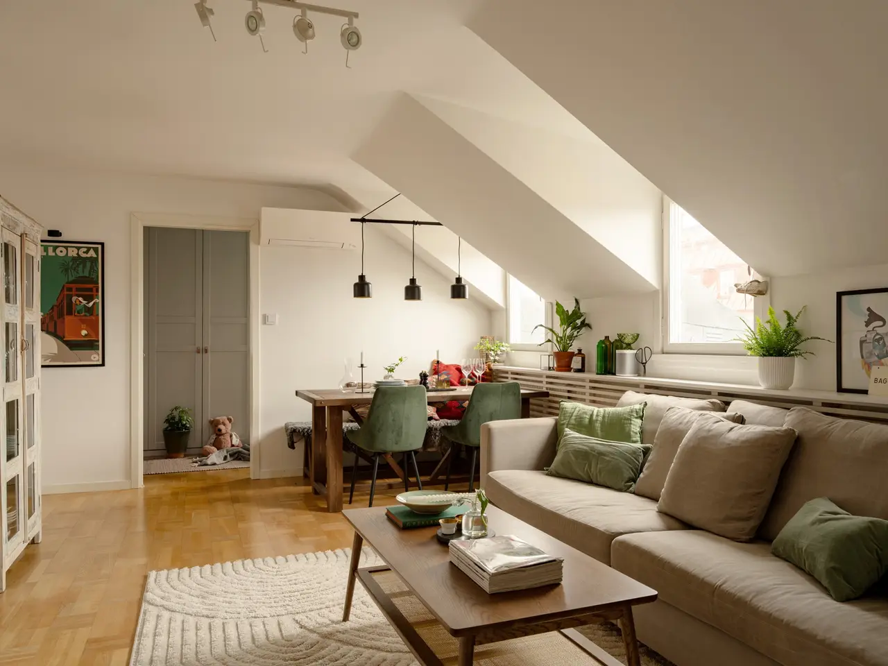 découvrez l'univers de la mansarde, un espace sous les toits qui allie charme et fonctionnalité. aménagez votre maison avec style en explorant des idées déco inspirantes pour maximiser l'espace et créer un lieu confortable et accueillant.