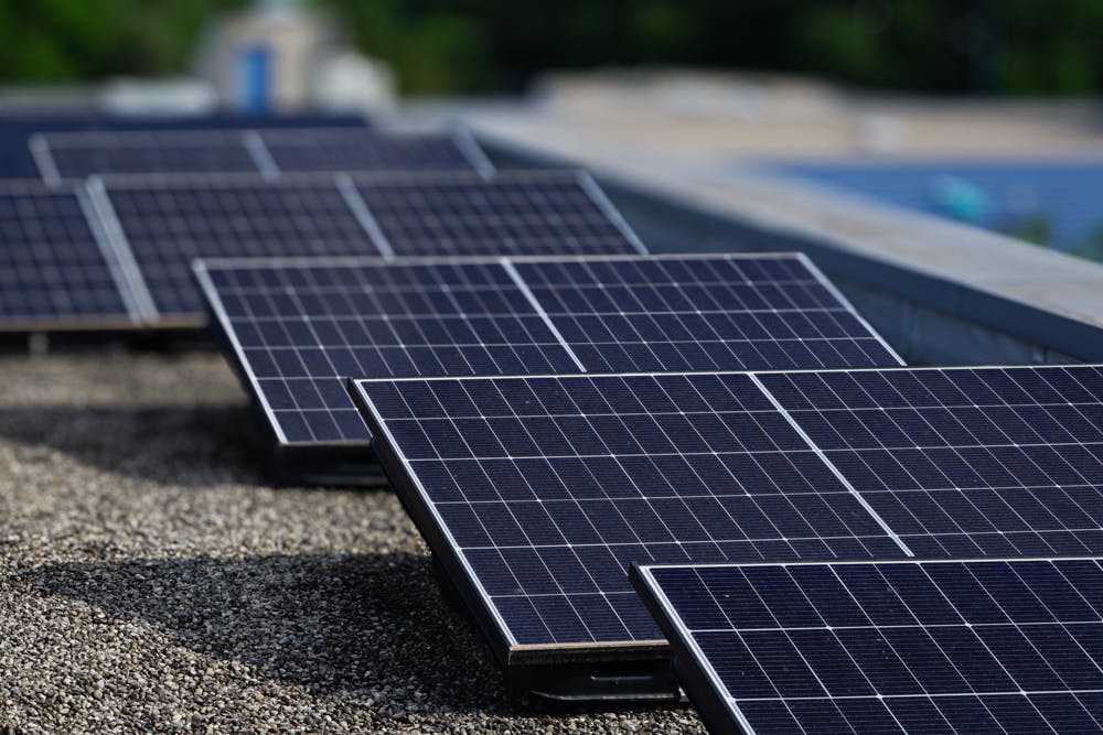 découvrez comment la météo influence la performance des panneaux photovoltaïques. informez-vous sur les meilleures pratiques pour optimiser votre installation solaire en fonction des conditions climatiques.