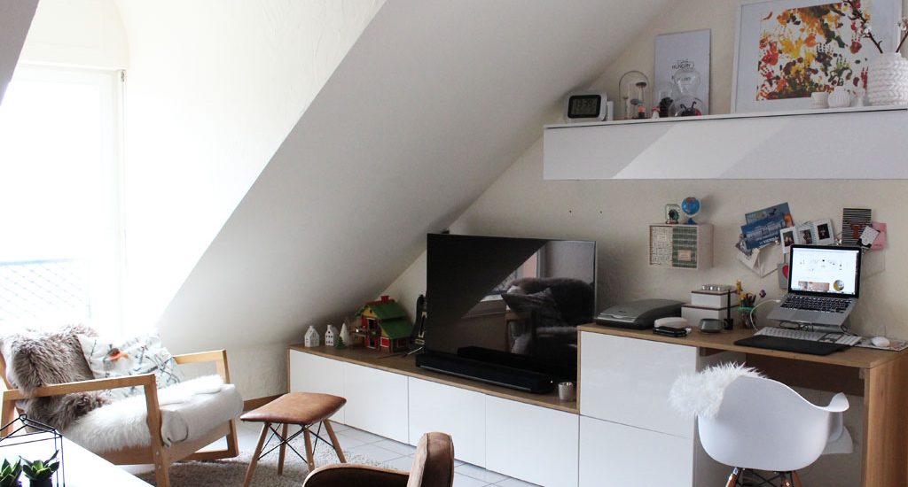 découvrez notre sélection de meubles sous pente ikea, conçus pour optimiser l'espace de votre intérieur tout en alliant style et fonctionnalité. idéal pour les combles et les pièces mansardées, ces meubles s'adaptent parfaitement à vos besoins de rangement et d'aménagement.