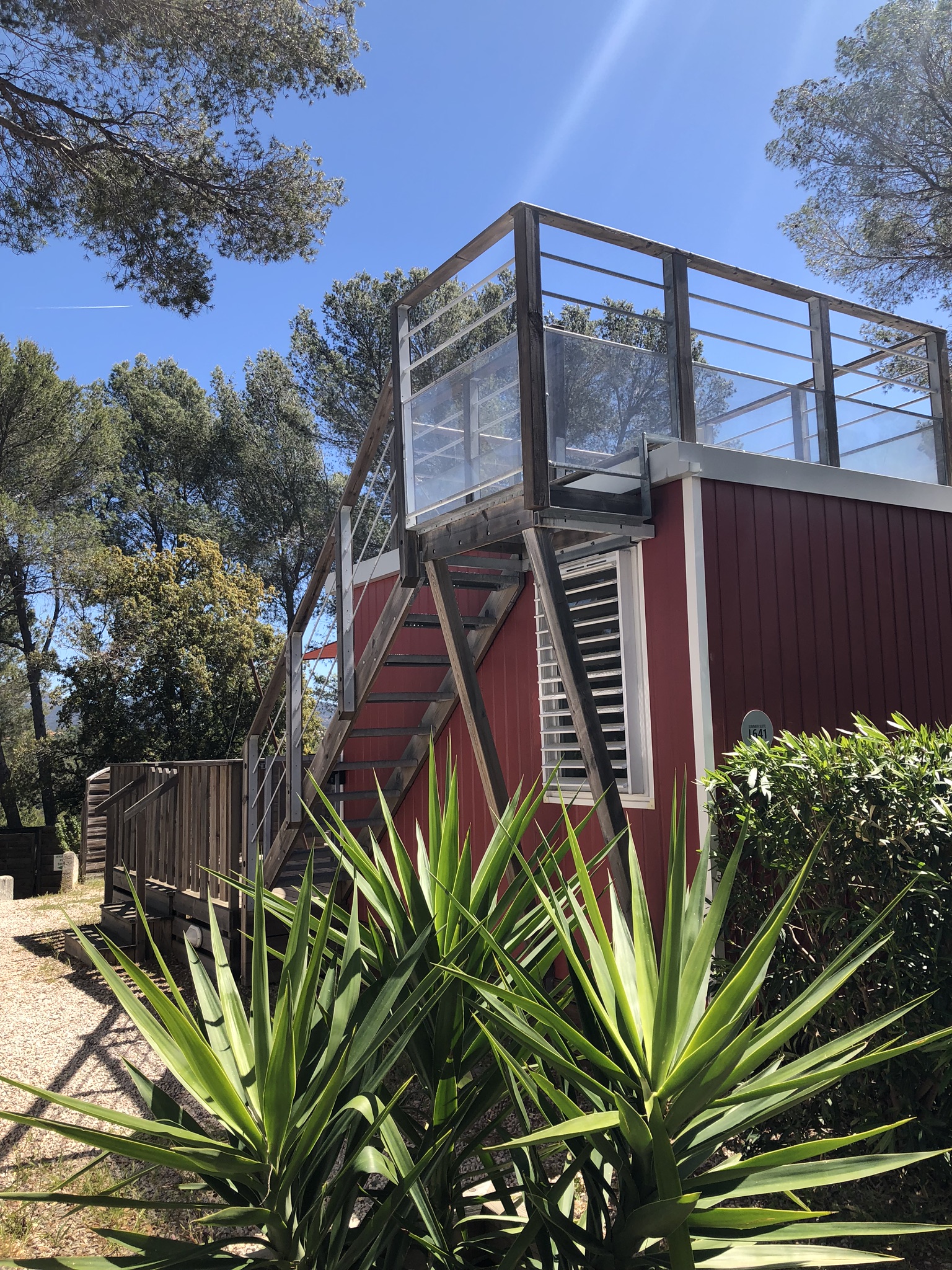 découvrez le confort d'un mobil-home avec terrasse, idéal pour des vacances en pleine nature. profitez d'un espace extérieur privé pour vous détendre en famille ou entre amis, tout en bénéficiant de toutes les commodités d'un hébergement moderne. réservez dès maintenant et vivez des moments inoubliables !