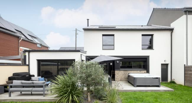 découvrez le monopente, une solution innovante pour votre toiture. alliant esthétisme et efficacité, le monopente s'adapte à tous les styles architecturaux tout en offrant une excellente gestion des eaux de pluie. idéal pour les habitations modernes, explorez ses avantages et comment il peut transformer votre espace.