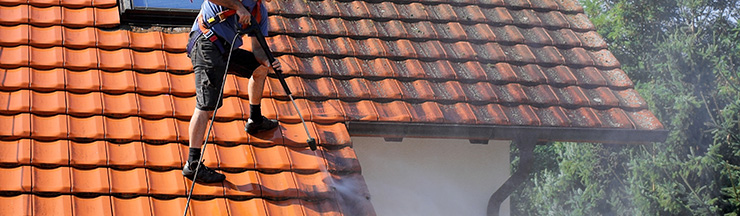 découvrez nos services professionnels de nettoyage de toit pour préserver l'esthétique et la durabilité de votre toiture. un nettoyage régulier élimine mousse, algues et salissures, protégeant ainsi votre maison des dégâts futurs.