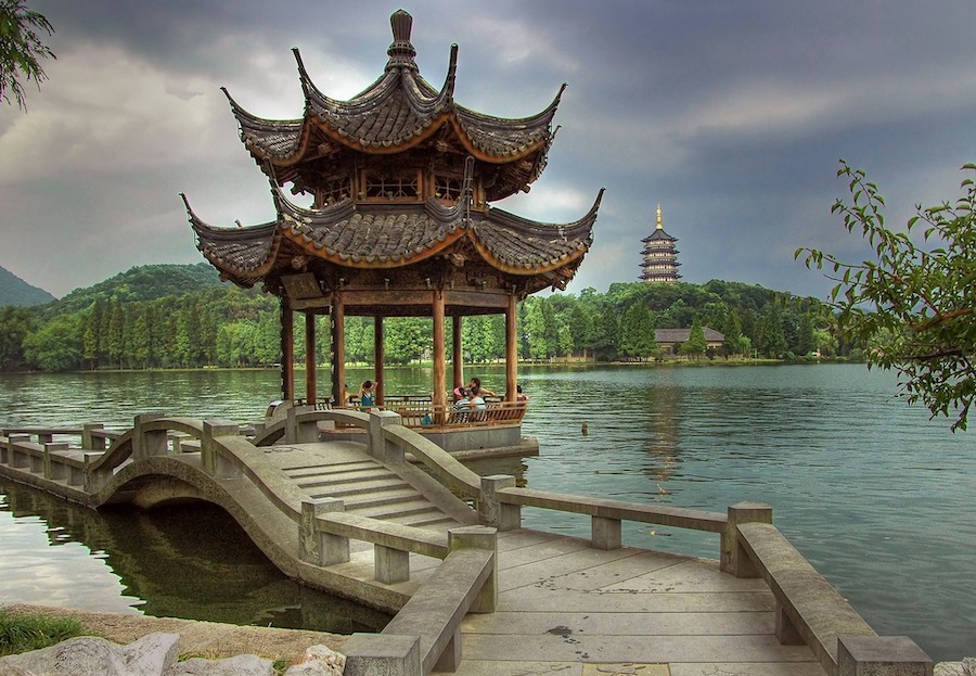 découvrez l'univers fascinant des pagodes, ces monuments emblématiques symbolisant la sagesse et la sérénité. plongez dans leur architecture unique et leur riche histoire, tout en explorant leur signification spirituelle.