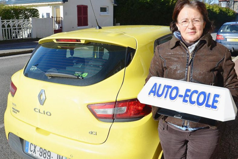 découvrez notre sélection de panneaux auto-école, conçus pour assurer une formation efficace et sécurisée des futurs conducteurs. apprenez les règles de la route et améliorez vos compétences en conduite grâce à nos solutions d'affichage clarifiées.