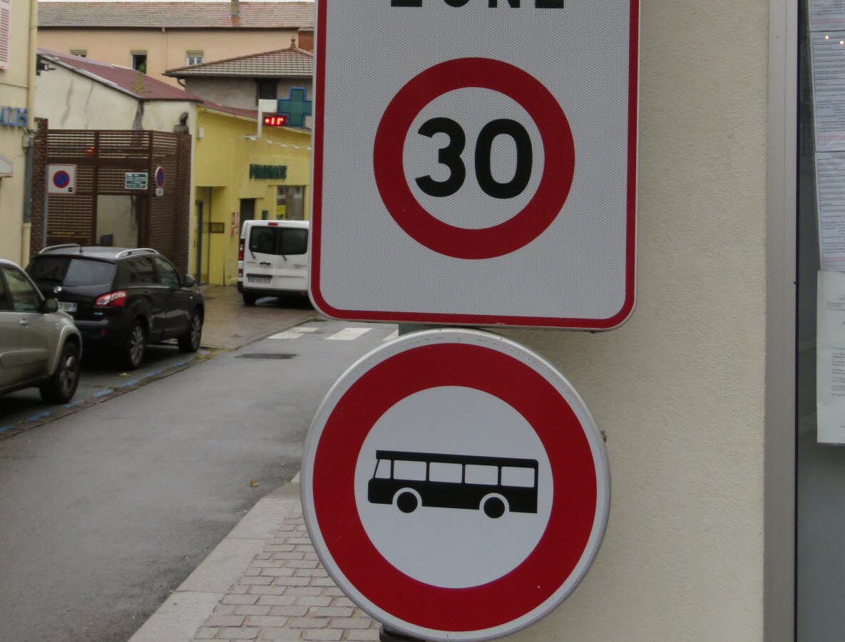 découvrez notre sélection de panneaux auto-école d'occasion, idéaux pour les professionnels de l'enseignement. qualité garantie à des prix compétitifs. ne manquez pas l'opportunité d'équiper votre auto-école avec des équipements fiables et efficaces !