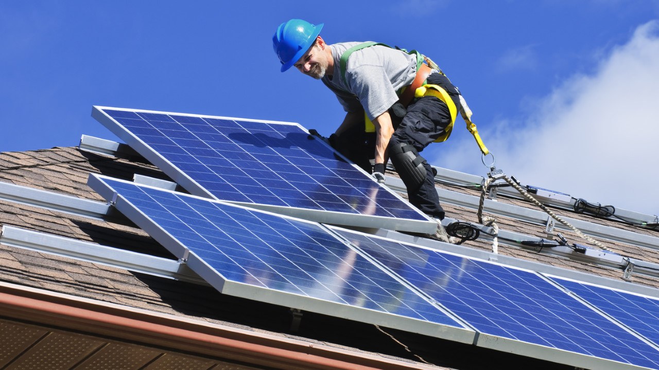 découvrez les avantages des panneaux solaires sur votre toit : une solution écologique et économique pour produire votre propre énergie, réduire vos factures d'électricité et contribuer à la protection de l'environnement. optez pour l'énergie renouvelable dès aujourd'hui!