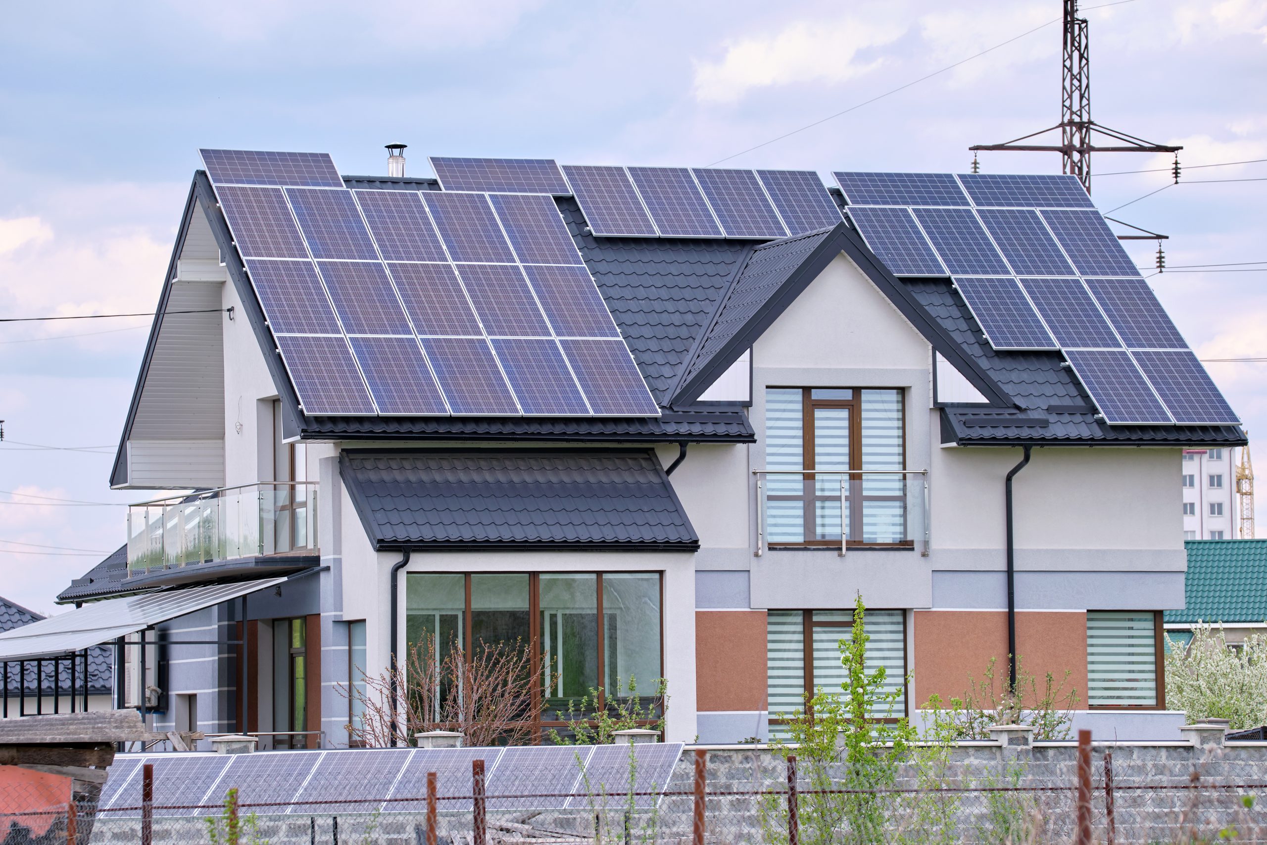 découvrez les avantages des panneaux solaires pour toits en pente. optimisez votre consommation d'énergie tout en valorisant votre bien immobilier avec une solution écologique et économique.