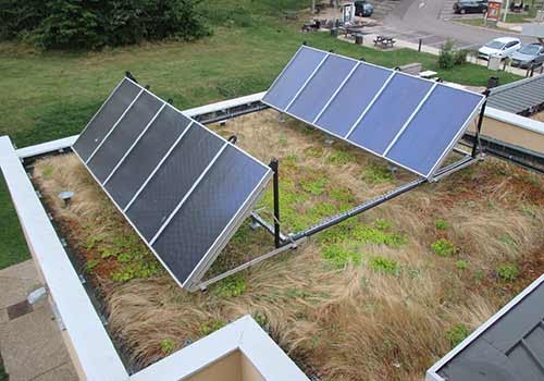 découvrez les avantages des panneaux solaires sur toiture zinc : une solution durable et esthétique pour maximiser la production d'énergie tout en préservant l'intégrité de votre toiture. optez pour une énergie renouvelable respectueuse de l'environnement.
