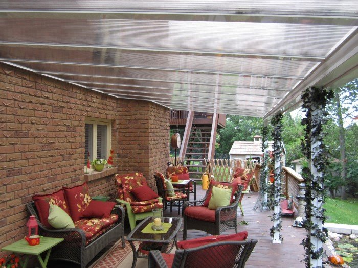 découvrez l'élégance et la modernité avec notre patio toit transparent, idéal pour profiter de votre espace extérieur tout en étant protégé des intempéries. transformez votre jardin en un havre de paix lumineux et stylé.