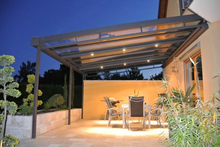 découvrez notre patio au toit transparent, une oasis de lumière et de confort. profitez d'un espace extérieur unique, tout en étant protégé des intempéries. transformez votre jardin en un lieu convivial et élégant, idéal pour se détendre ou recevoir.
