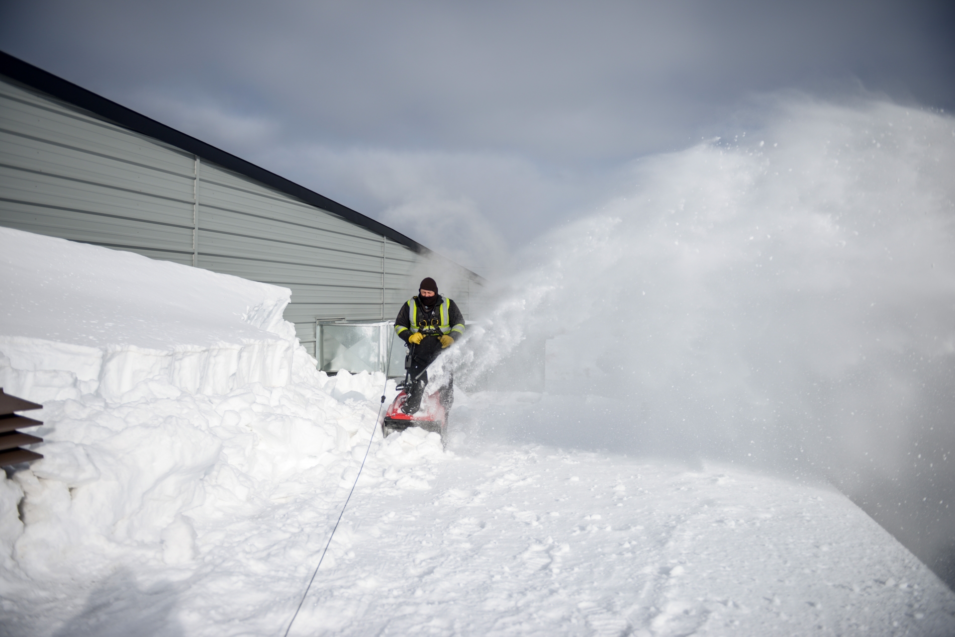 découvrez notre collection de pelles pour toit, conçues pour faciliter le déneigement et le nettoyage de vos surfaces inclinées. pratiques et robustes, ces outils garantissent sécurité et efficacité.