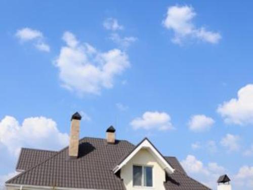 découvrez tout sur les pentes de toit : types, avantages et conseils pour une installation optimale. apprenez à améliorer l'écoulement des eaux pluviales et à renforcer l'esthétique de votre habitation.