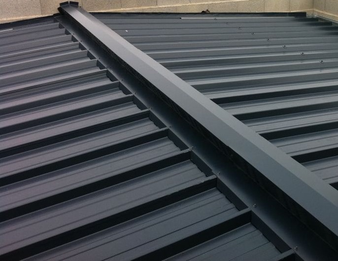 découvrez les avantages de la pente de toit en bac acier : durabilité, efficacité et esthétisme. apprenez comment optimiser l'évacuation des eaux de pluie tout en améliorant l'apparence de votre bâtiment grâce à cette solution moderne.