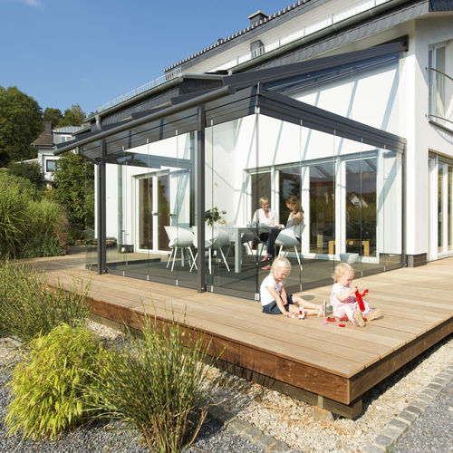 découvrez notre sélection de pergolas en aluminium avec des toits en verre, alliant esthétique moderne et fonctionnalité. profitez de votre extérieur en toutes saisons tout en bénéficiant d'une protection contre les intempéries. idéales pour créer un espace de détente élégant, nos pergolas s'intègrent parfaitement à votre jardin ou terrasse.