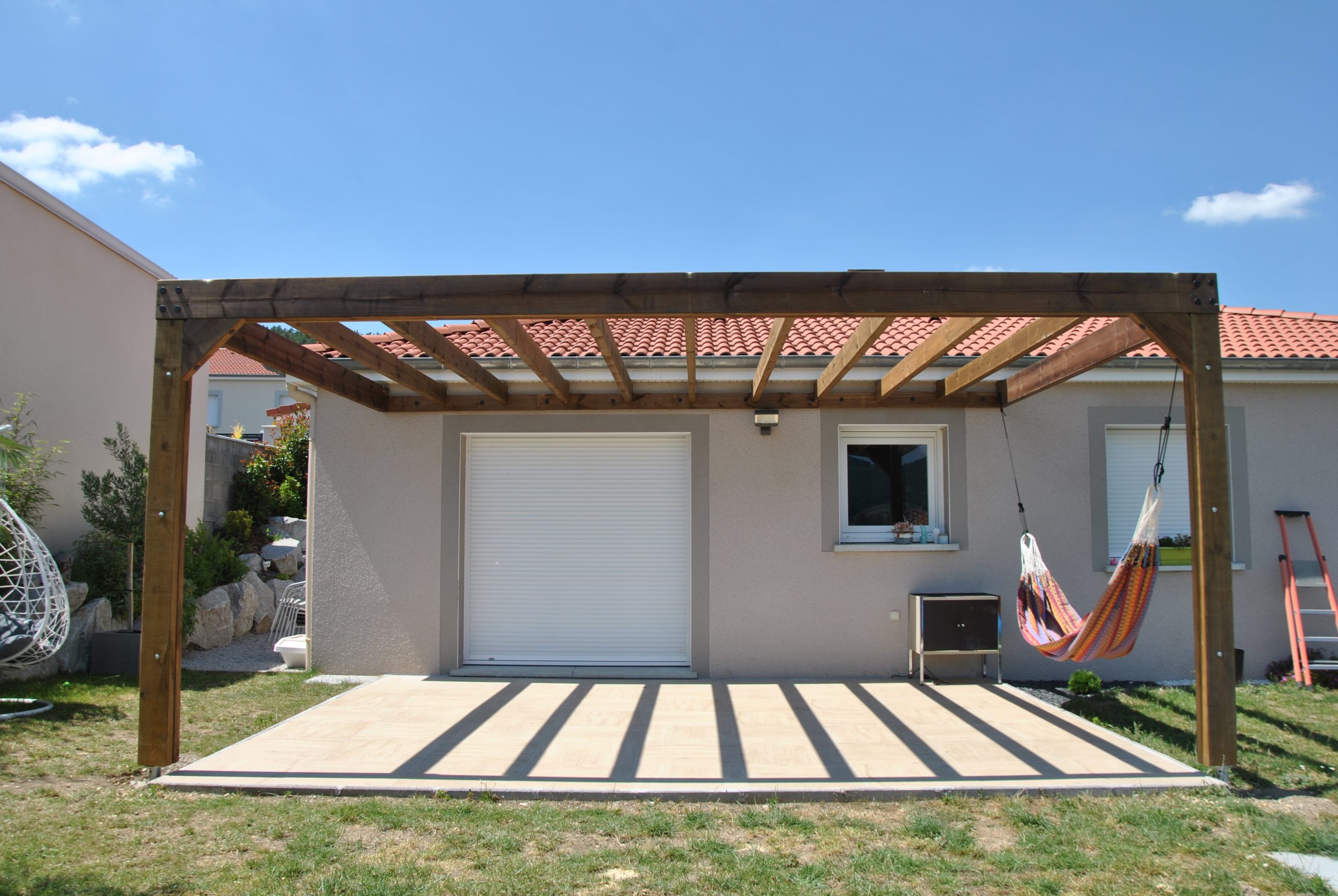 découvrez notre gamme de pergolas en bois, alliant élégance et fonctionnalité. transformez votre jardin en un espace convivial et agréable grâce à nos structures sur mesure, idéales pour profiter de moments en plein air tout en étant à l'abri du soleil.