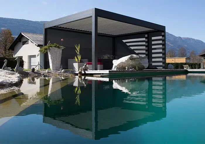 découvrez la pergola orientable, un atout esthétique et pratique pour votre jardin. ajustez l'ombre et la lumière selon vos envies, tout en profitant d'un espace extérieur confortable et stylé. idéale pour les terrasses et les patios, elle allie design moderne et fonctionnalité.