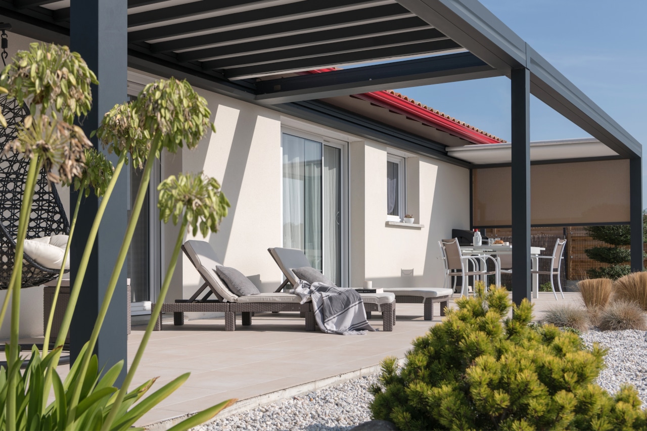 découvrez notre sélection de pergolas à toit rétractable, alliant élégance et praticité. profitez de votre espace extérieur en toutes saisons grâce à des toits ajustables qui vous protègent du soleil et de la pluie. transformez votre jardin en un véritable havre de paix avec nos solutions sur mesure.