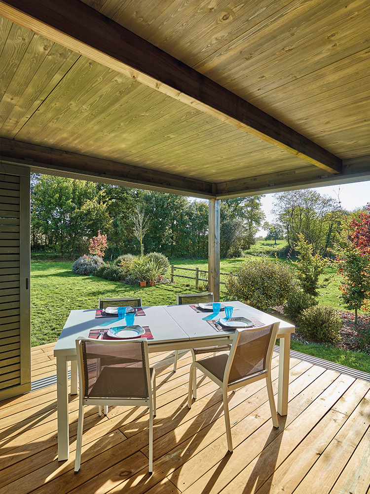 découvrez notre pergola transparente, alliant modernité et élégance pour vos espaces extérieurs. profitez d'une protection optimale contre les intempéries tout en préservant la luminosité naturelle. idéale pour agrémenter votre jardin ou votre terrasse, notre pergola transparente transforme votre espace en un lieu convivial et accueillant.
