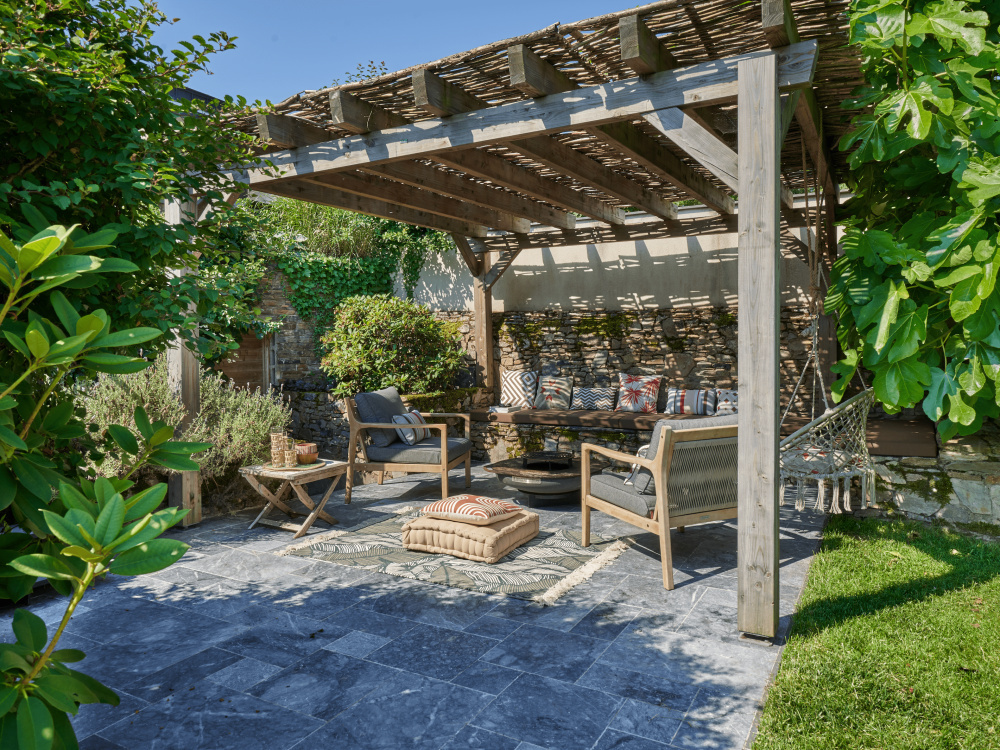 découvrez nos pergolas en bois élégantes et durables, idéales pour embellir votre jardin et créer un espace extérieur chaleureux. profitez de la nature tout en étant protégé du soleil avec nos structures en bois de haute qualité.