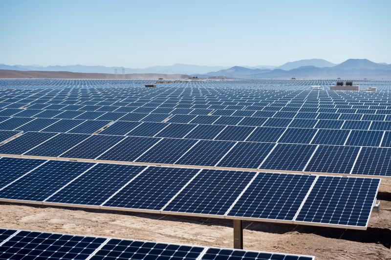 découvrez comment l'énergie photovoltaïque contribue à la lutte contre le changement climatique en réduisant les émissions de gaz à effet de serre et en favorisant une transition vers des sources d'énergie renouvelables durables.