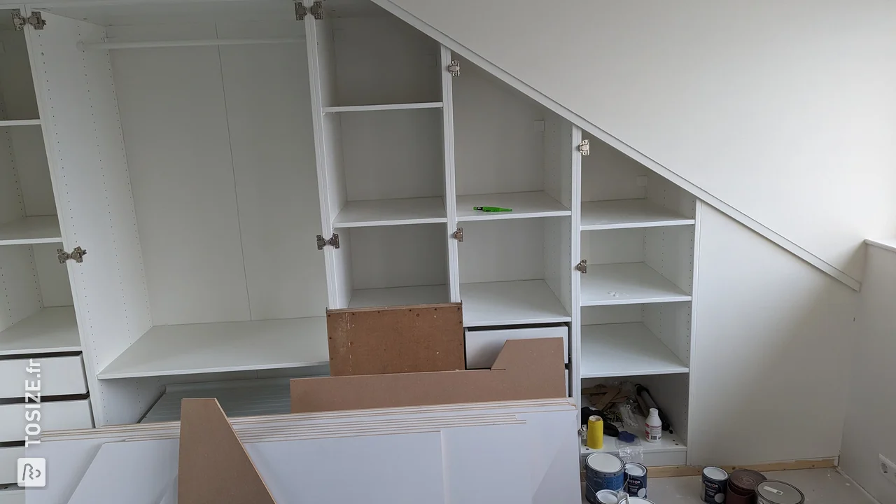 découvrez nos idées astucieuses pour optimiser un placard sous toit. transformez cet espace souvent négligé en un rangement fonctionnel et esthétique, tout en ajoutant une touche personnalisée à votre intérieur.