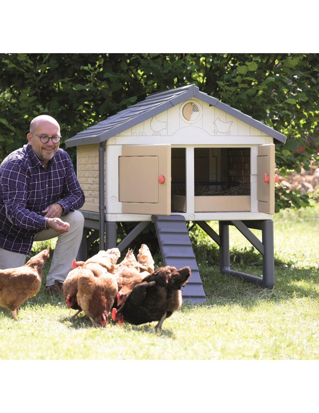 découvrez notre poulailler en plastique, conçu pour offrir un abri sécurisé et confortable à vos volailles. léger, durable et facile à entretenir, il est parfait pour les amateurs d'élevage en milieu urbain ou rural. optez pour une solution pratique qui facilite la récolte d'œufs frais tout en garantissant le bien-être de vos poules.