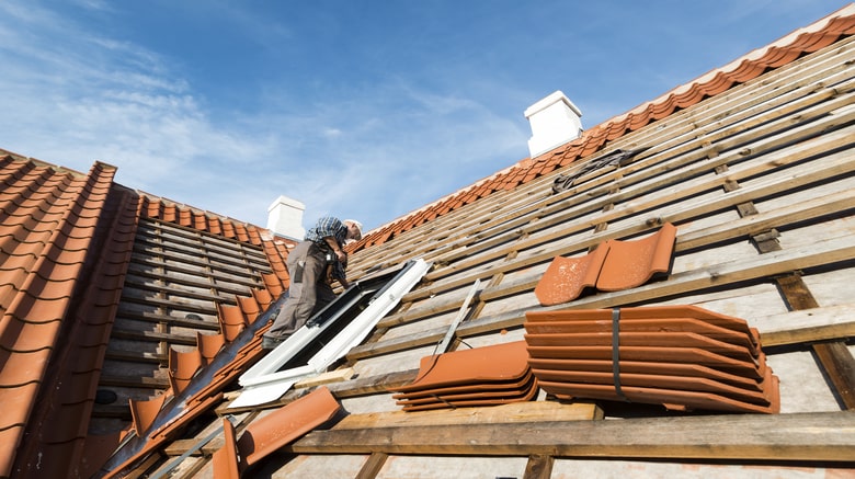 découvrez tout ce qu'il faut savoir sur les prix des toits, des types de matériaux aux coûts d'installation, pour faire le meilleur choix pour votre projet de construction ou de rénovation.