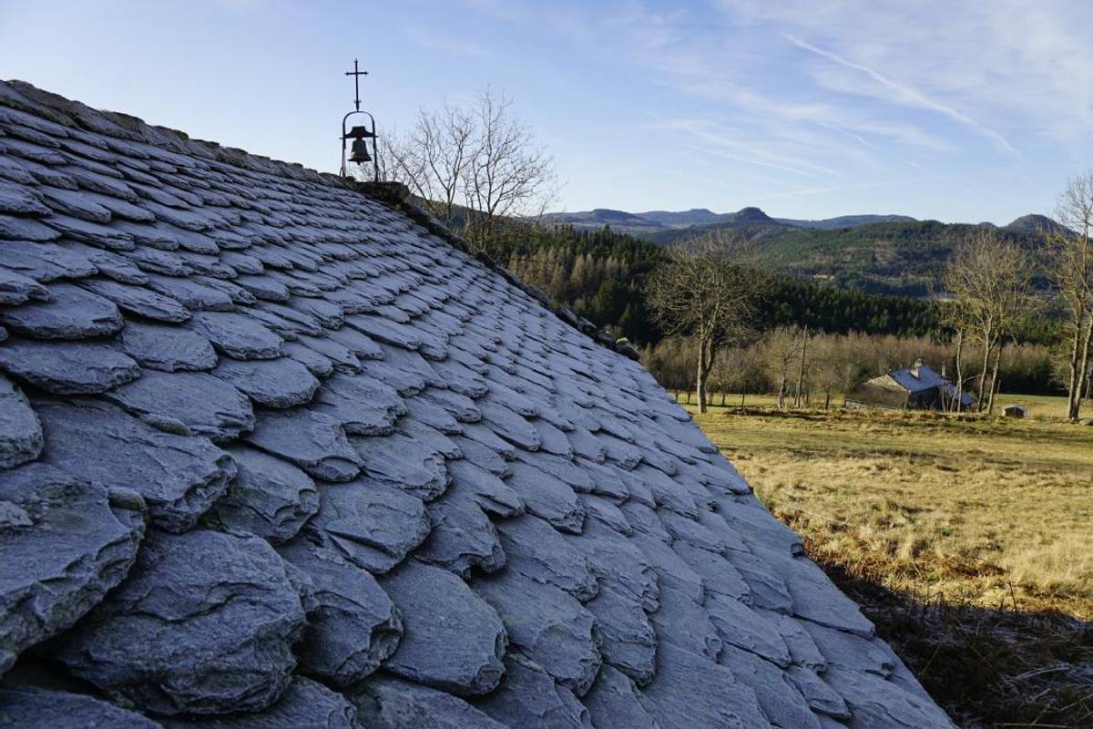découvrez les prix compétitifs pour la pose et la rénovation de toits en lauze. profitez d'un matériau traditionnel et esthétique, idéal pour valoriser votre patrimoine tout en respectant votre budget.