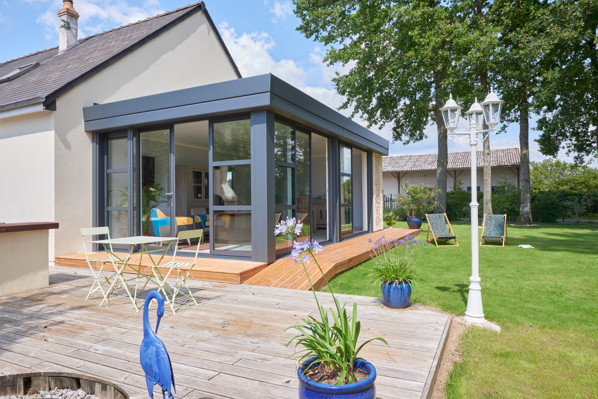 découvrez les différences de prix entre les toits plats et les toits traditionnels. comparez les coûts d'installation, d'entretien et les avantages de chaque option pour faire le meilleur choix pour votre projet immobilier.