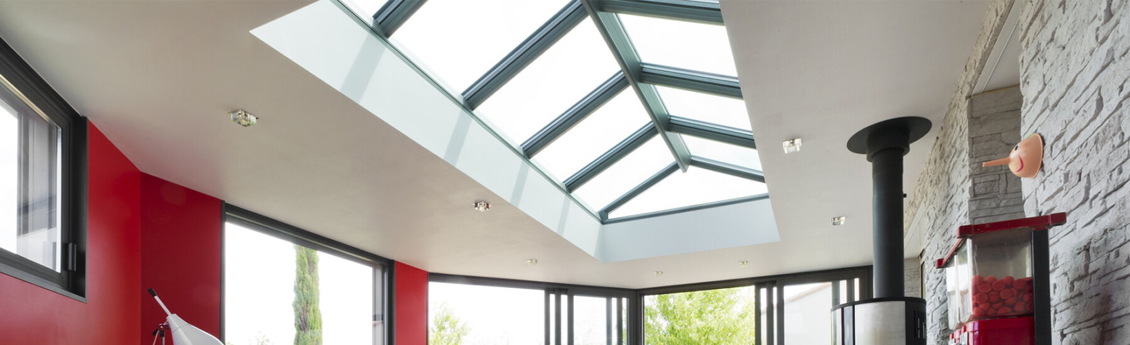 découvrez comment un puits de lumière sur un toit plat peut transformer votre espace en apportant lumière naturelle, aération et modernité. idéal pour optimiser l'éclairage de vos pièces tout en ajoutant une touche esthétique à votre maison.