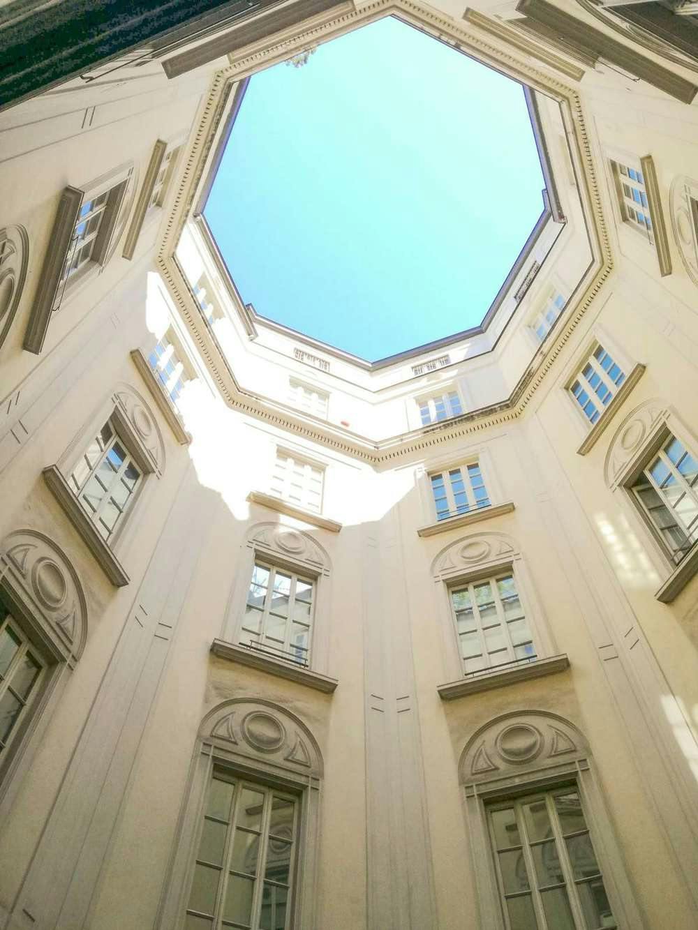 découvrez tout ce qu'il faut savoir sur le rachat de copropriété : avantages, étapes et conseils pour réussir votre projet immobilier. transformez votre espace de vie en un chez-soi idéal et maximisez la valeur de votre investissement.