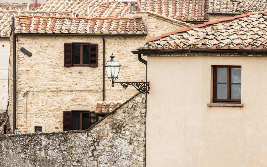 découvrez nos services de réparation de fuites de toit. notre équipe d'experts intervient rapidement pour identifier et résoudre vos problèmes d'étanchéité, garantissant ainsi la protection de votre maison contre les intempéries. contactez-nous pour un devis gratuit et une intervention rapide!