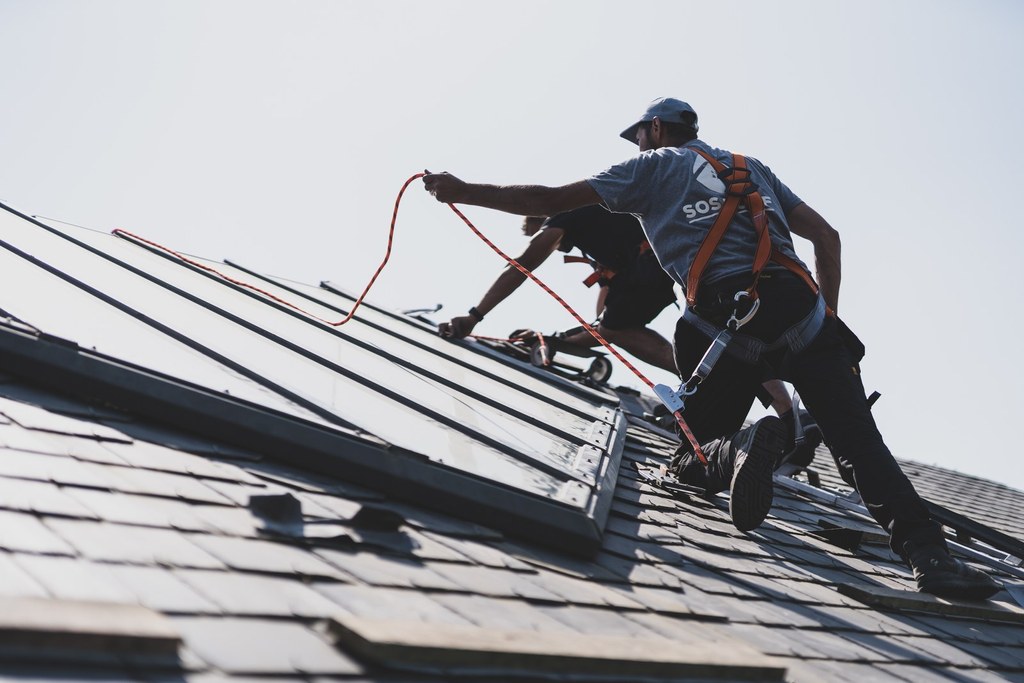 découvrez nos services de réparation de toit pour assurer l'étanchéité et la durabilité de votre maison. nos experts qualifiés interviennent rapidement pour résoudre tous vos problèmes de toiture, garantissant sécurité et tranquillité d'esprit.