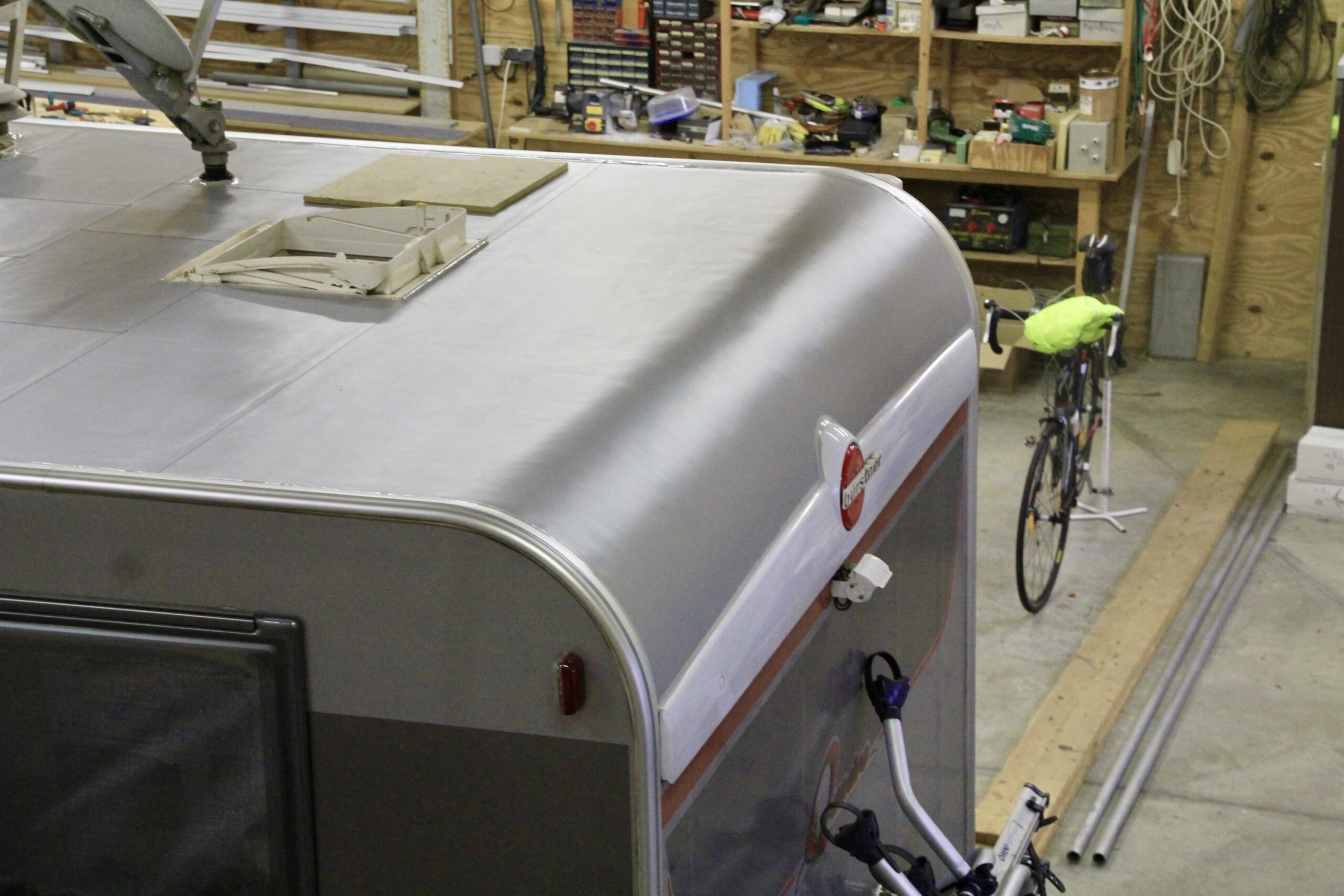 découvrez nos services de réparation de toit pour camping-cars. nos experts s'assurent que votre véhicule est protégé des intempéries et que vous pouvez reprendre la route en toute tranquillité. demandez un devis dès aujourd'hui pour un entretien de qualité.