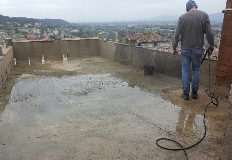 découvrez nos services de réparation de toit plat pour assurer la durabilité et l’étanchéité de votre habitation. nos experts mettent en œuvre des techniques modernes pour résoudre vos problèmes de toiture tout en garantissant une qualité de travail incomparable. contactez-nous pour un diagnostic gratuit.