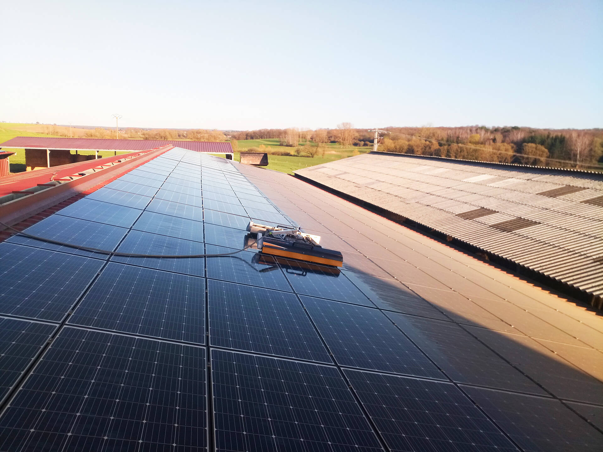 découvrez les risques associés à l'entretien des systèmes photovoltaïques. apprenez comment minimiser les dangers potentiels, garantir la sécurité de votre installation et maximiser son efficacité.