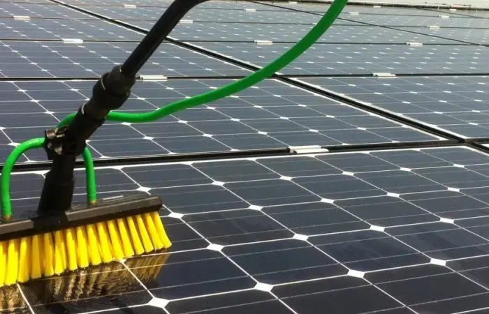 découvrez les principaux risques liés à l'entretien des installations photovoltaïques et les meilleures pratiques pour les minimiser. informez-vous sur les enjeux de sécurité, les impacts environnementaux et l'importance d'une maintenance régulière pour optimiser la performance de vos panneaux solaires.