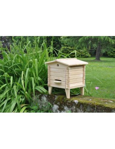 découvrez l'univers fascinant des ruches : leur importance écologique, le rôle des abeilles, et comment les apiculteurs préservent ces précieuses colonies. apprenez en plus sur la production de miel et les bienfaits des abeilles pour notre environnement.