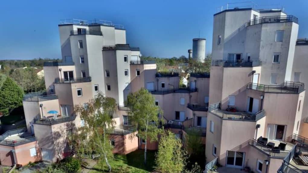 découvrez sous mon toit à poitiers, votre espace dédié au bien-être et à la convivialité. profitez d'une ambiance chaleureuse, d'activités variées et d'une communauté dynamique au cœur de cette ville historique. idéal pour des rencontres enrichissantes et des moments de partage.