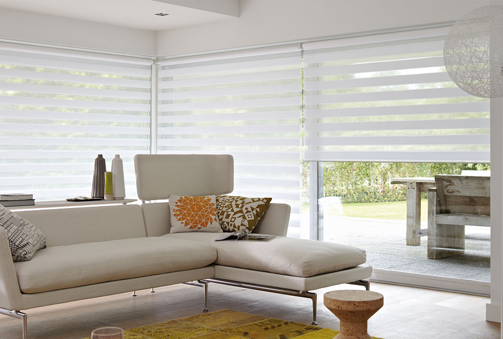 découvrez notre vaste sélection de stores modernes et élégants, adaptés à toutes les pièces de votre maison. profitez de solutions sur mesure qui allient style et fonctionnalité pour créer l'ambiance parfaite et optimiser la lumière naturelle.