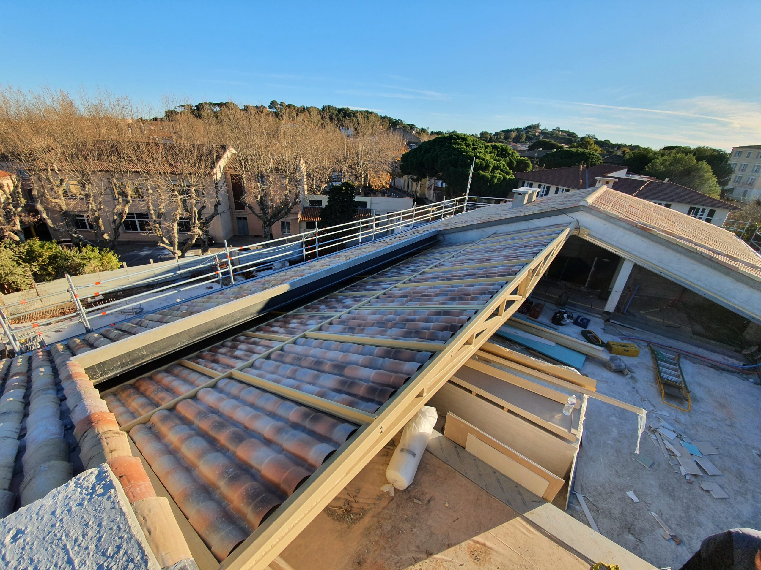 découvrez l'élégance d'une terrasse sur toit, un espace de vie unique qui combine confort et vues imprenables. transformez votre quotidien en profitant de moments de détente, de repas en plein air et de soirées inoubliables sous les étoiles.