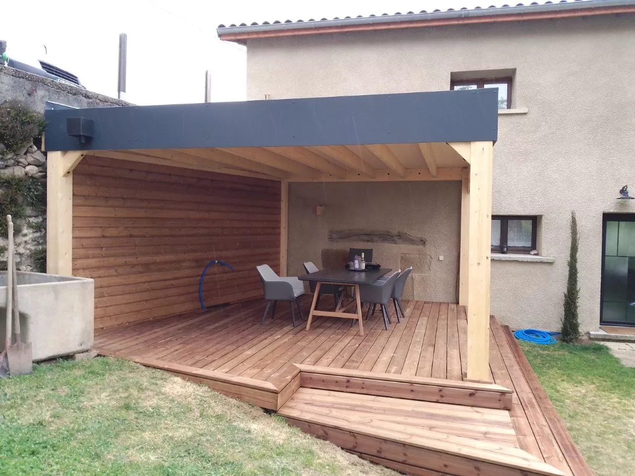 découvrez les avantages d'une terrasse sur un toit plat, un espace extérieur moderne et fonctionnel qui optimise votre confort tout en ajoutant du style à votre maison. parfait pour profiter du soleil, créer un jardin suspendu ou installer un coin détente, la terrasse sur toit plat est l'option idéale pour allier esthétisme et praticité.