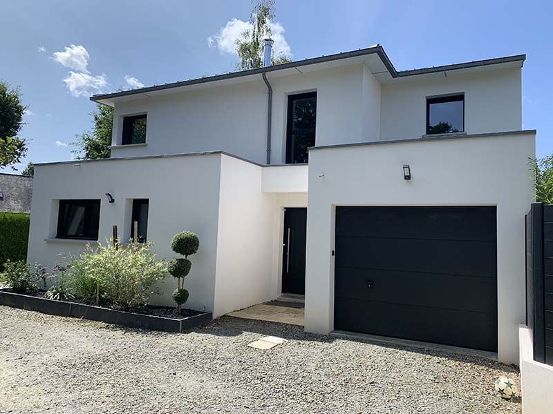 découvrez les avantages et le style unique d'un toit 4 pans. idéal pour maximiser l'espace et l'esthétique de votre maison, ce type de toiture allie fonctionnalité et charme architectural. apprenez-en davantage sur les matériaux, l'entretien et l'intégration avec votre environnement.