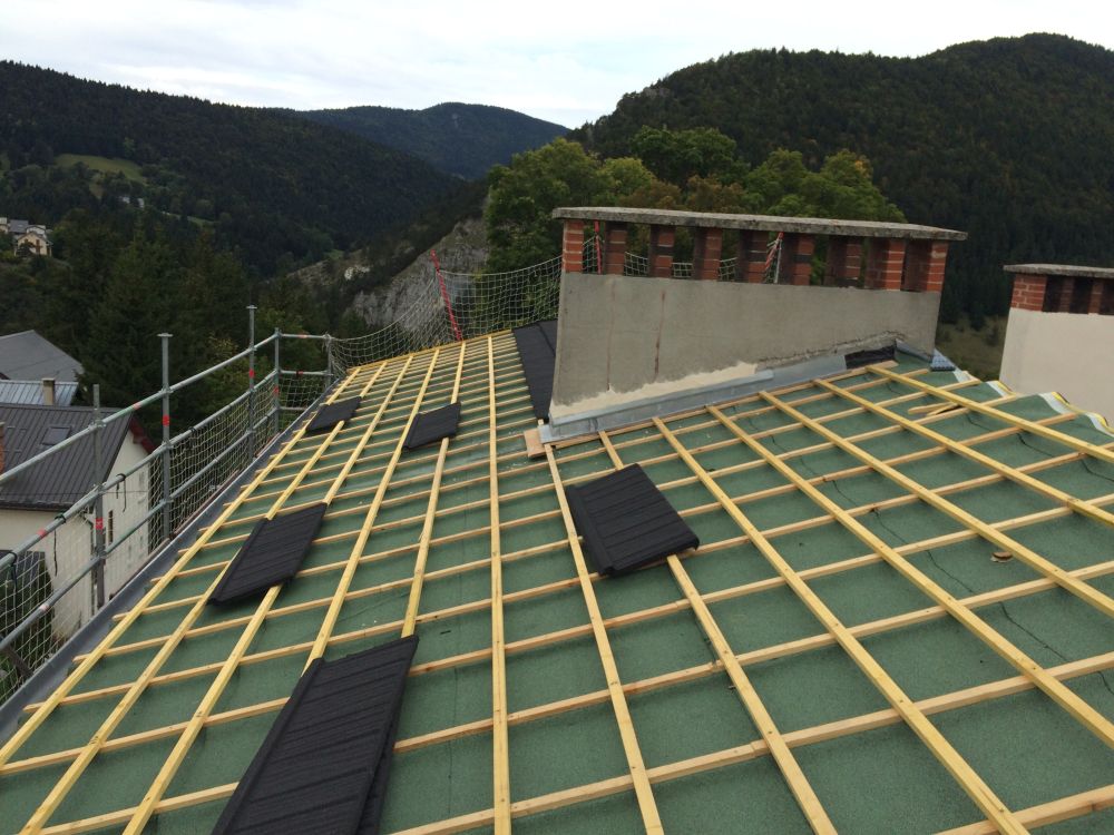 découvrez tout sur le toit bitumé : ses avantages, son installation et son entretien. idéal pour une protection durable et une étanchéité efficace, le toit bitumé est une solution adaptée à de nombreux types de bâtiments. informez-vous pour faire le bon choix pour votre projet.
