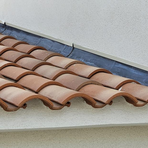 découvrez les avantages et les caractéristiques des toits bitumés, une solution durable et économique pour la protection de votre bâtiment contre les intempéries. apprenez-en plus sur leur installation, entretien et longévité.