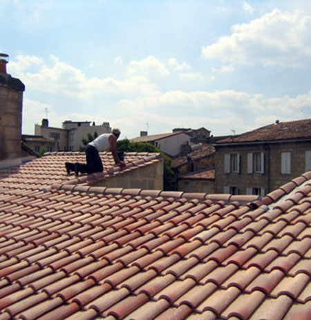 découvrez les toits emblématiques de bordeaux, une ville riche en histoire et en architecture. explorez les styles variés et les matériaux qui font la renommée de cette région viticole, et laissez-vous inspirer par la beauté de ses paysages urbains.